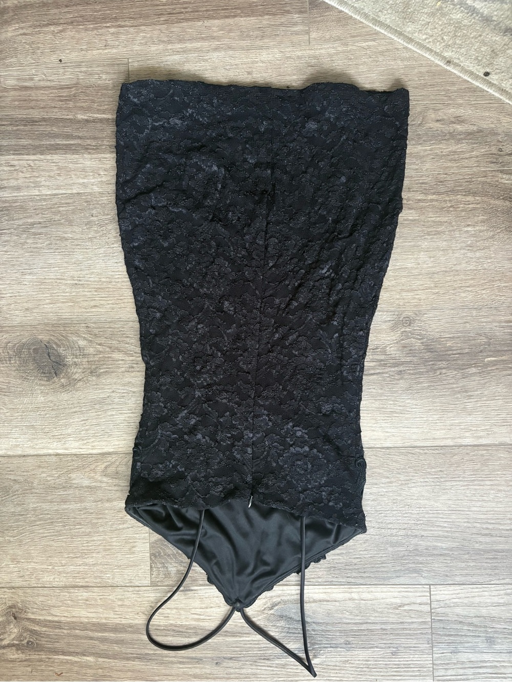 Vintage 90’s Cache Black Lace Halter Mini dress with detailed embroidery - Picture 6 of 7